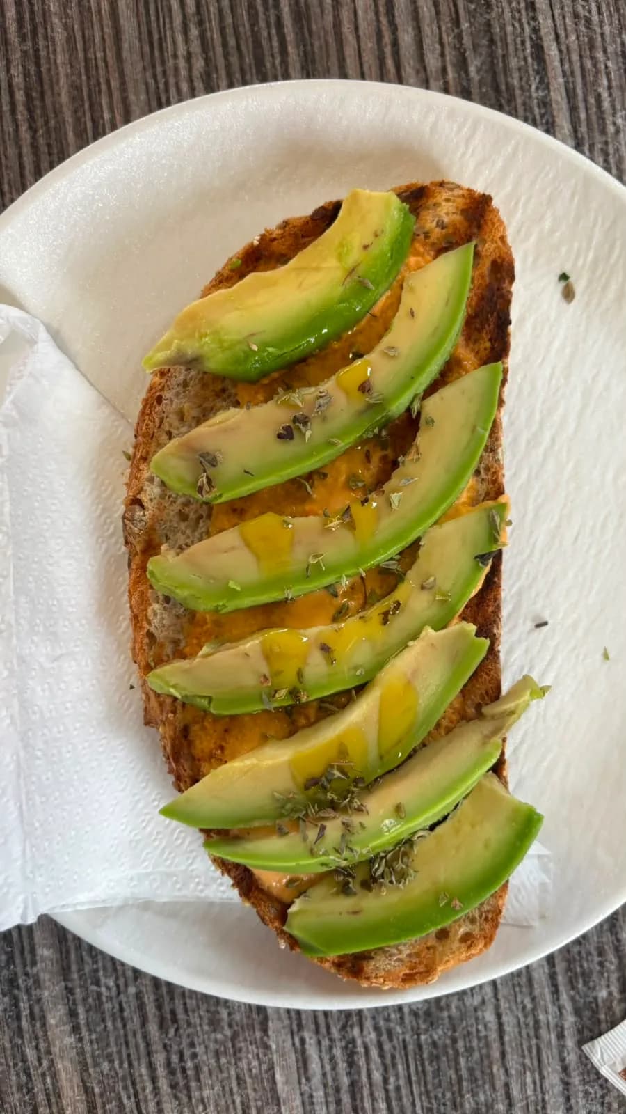 Tosta de aguacate y queso fresco