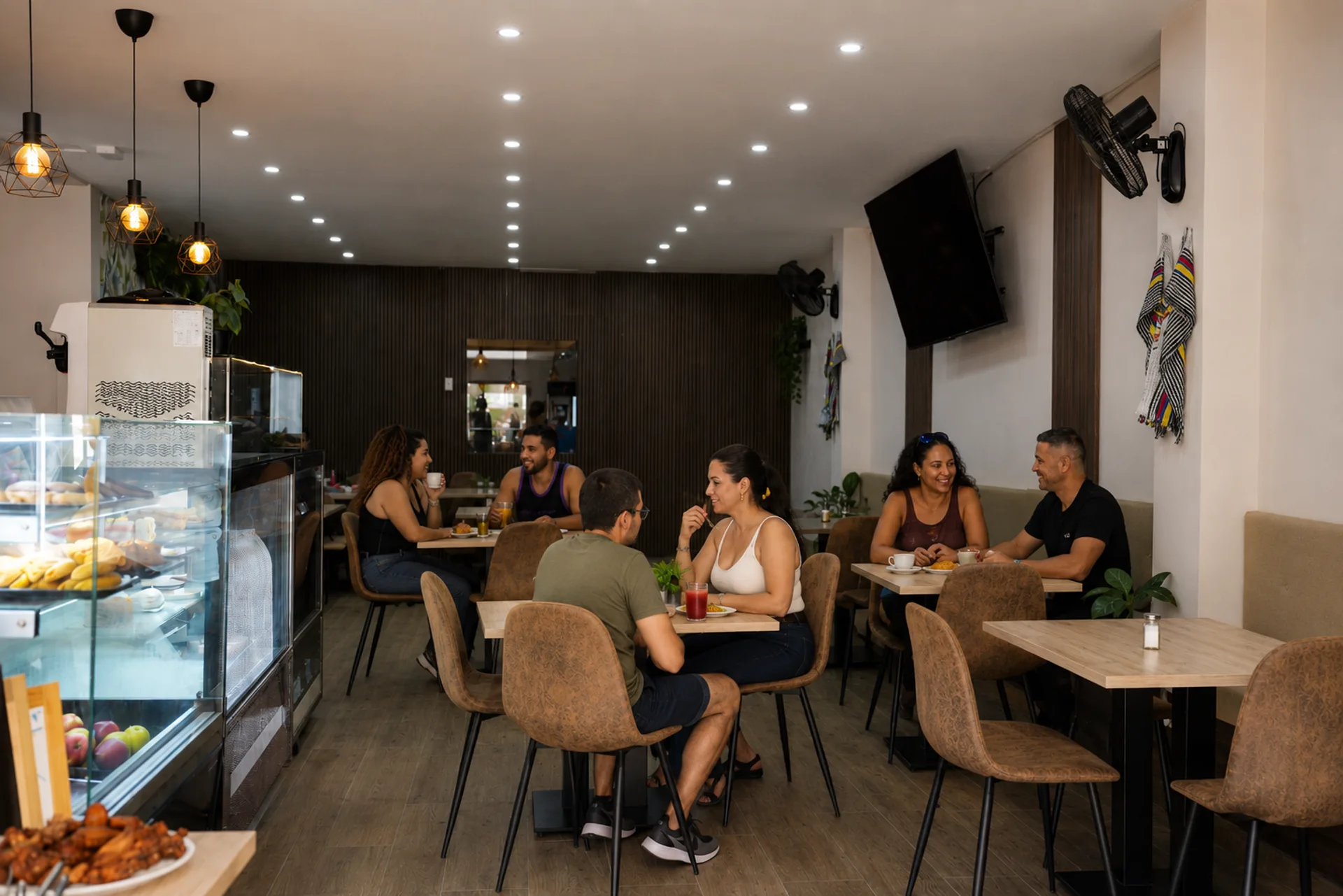 Ambiente cálido del comedor de El Rincón Granaíno